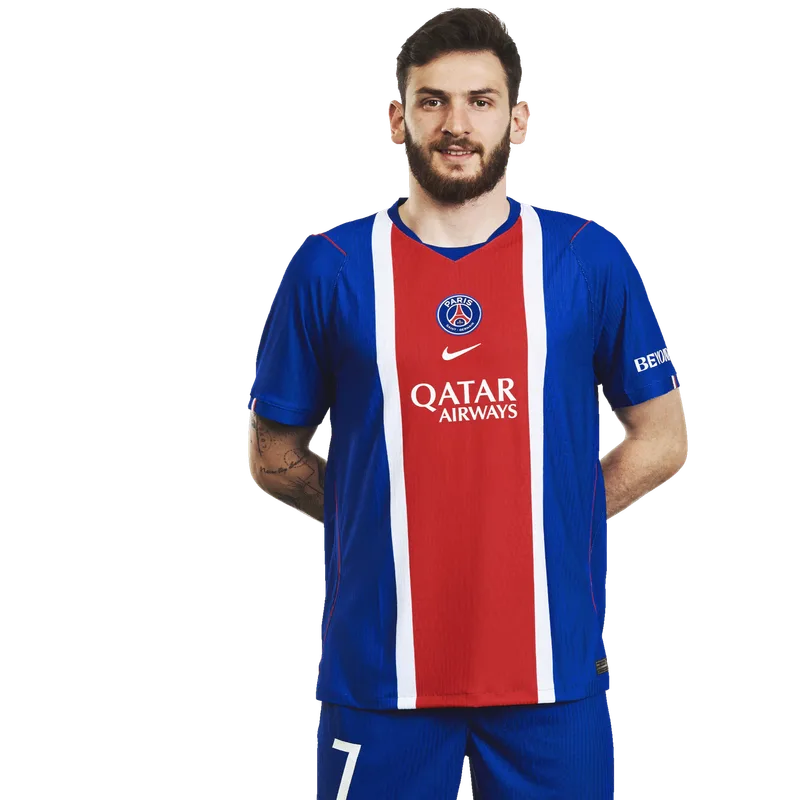 K. Kvaratskhelia, Attaquant du Paris Saint-Germain